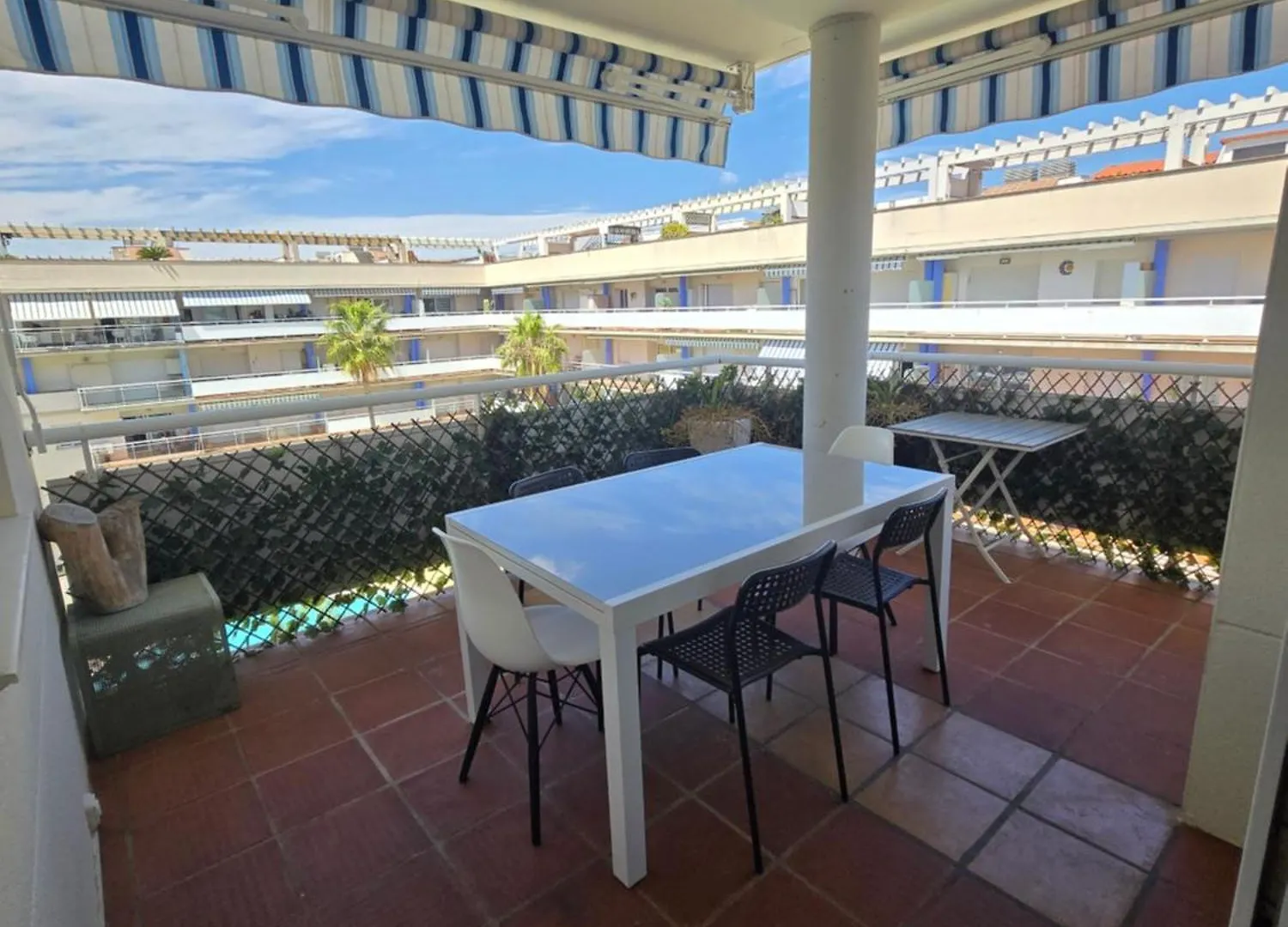 Apartment Superbe Appartement Avec Solarium Et Piscine Communautaire Roses