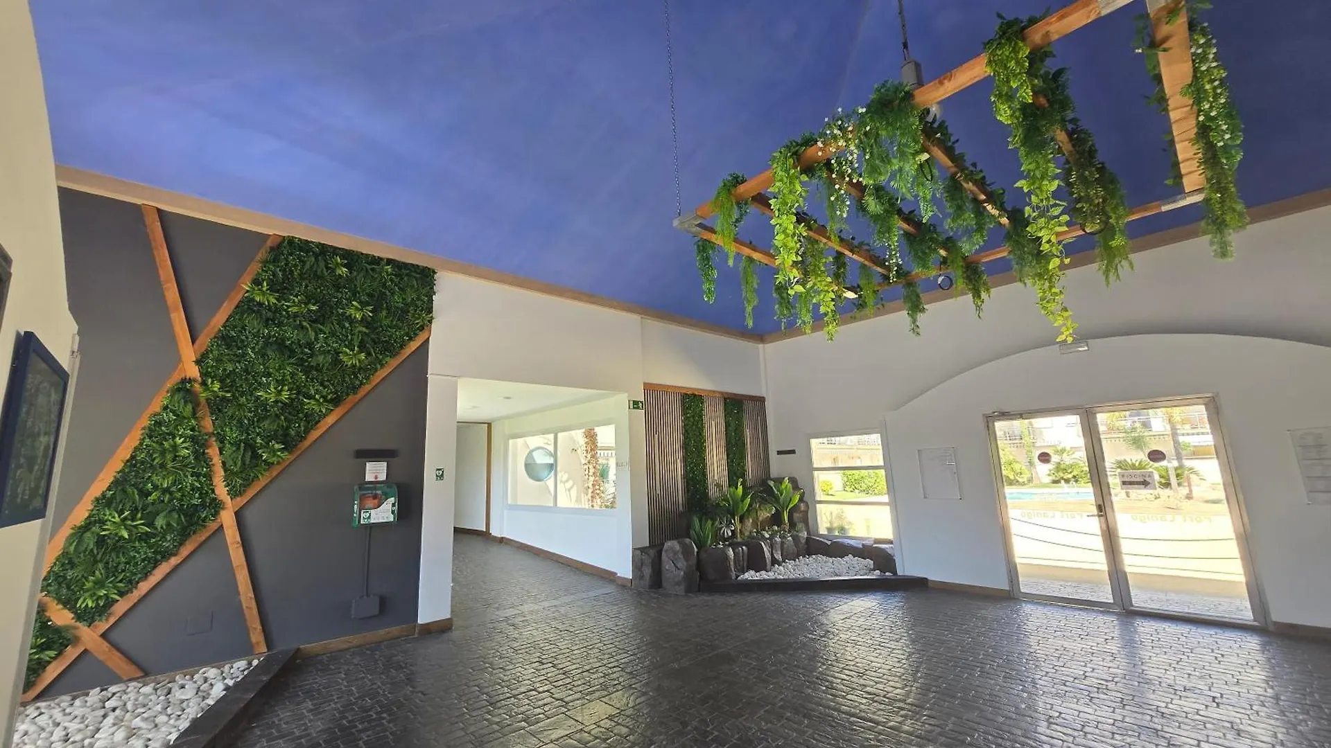 Superbe Appartement Avec Solarium Et Piscine Communautaire Roses Apartment