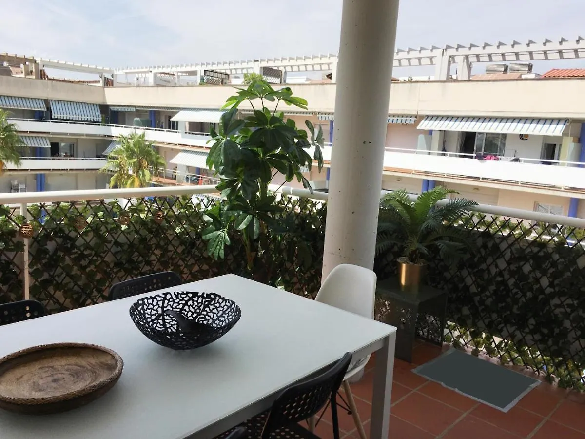 Superbe Appartement Avec Solarium Et Piscine Communautaire Roses Spain