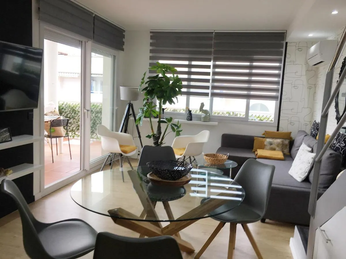 Superbe Appartement Avec Solarium Et Piscine Communautaire Roses