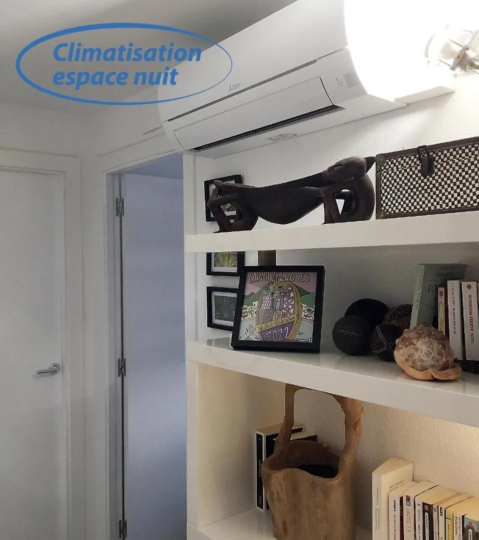 Apartment Superbe Appartement Avec Solarium Et Piscine Communautaire Roses